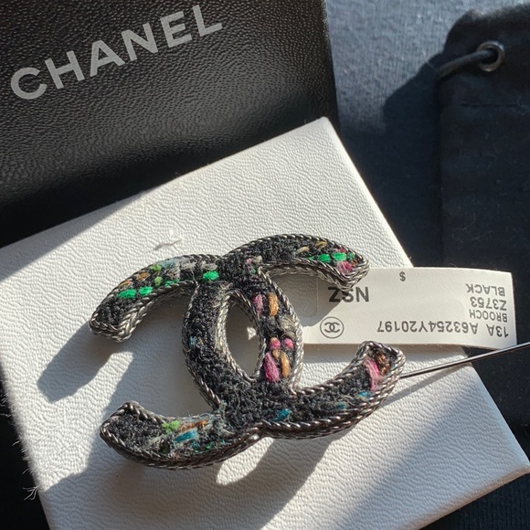 New CHANEL 🖤 Pin Brooch Silver Tone Black Pink Green Gray Blue Tan Tweed Thread - Picture 12 of 16